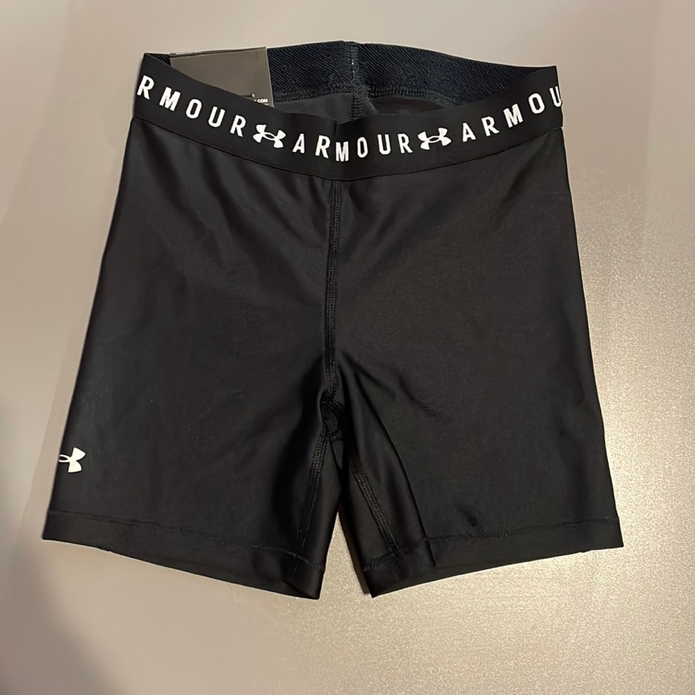 Women’s Under Armour compression middy shorts, mid rise, extra small